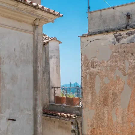 Dom wakacyjny Granny S House Nettuno